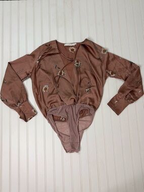Astr Mauve Rose Floral Satin Bodysuit